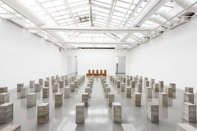 Carl Andre: Sculpture as Place, 1958–2010, exhibition view, Musée d’Art moderne de la Ville de Paris. © Pierre Antoine.