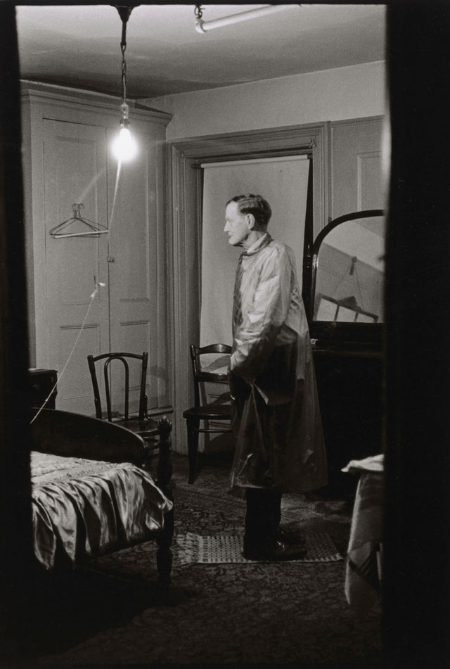 Diane Arbus. The Backwards Man in his hotel room, N.Y.C. 1961. © The Estate of Diane Arbus, LLC. All Rights Reserved.