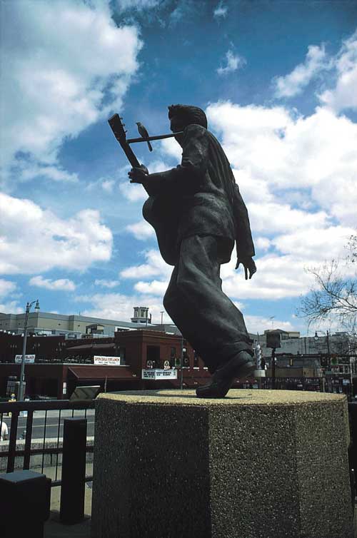 Statue in Memphis