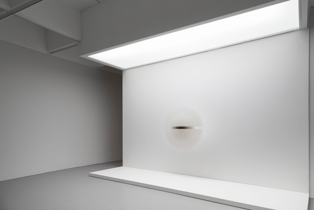 Robert Irwin. Installation view of Untitled, 1969, in Robert Irwin: All the Rules Will Change at the Hirshhorn Museum and Sculpture Garden, 2016. Artwork © 2016 Robert Irwin/Artists Rights Society (ARS), New York. Photograph: Cathy Carver.