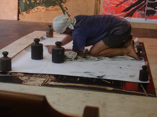 Fabricio Lopez working in his studio in Santos. © Fabricio Lopez.