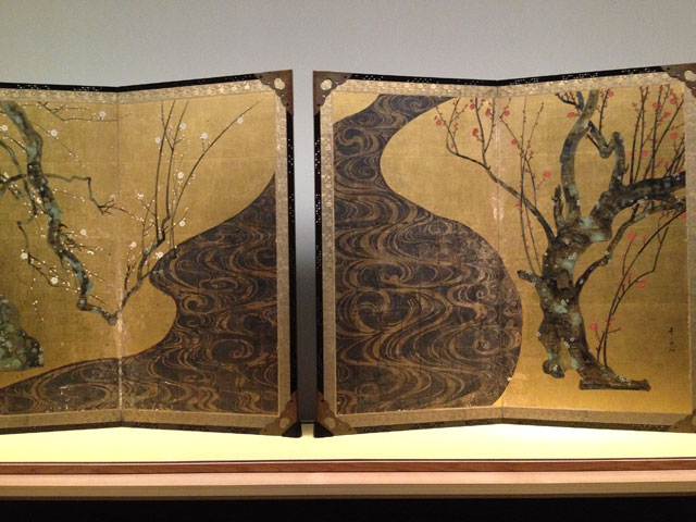 Ogata Kōrin. Red and white plum blossoms, Edo period, 18th century. Screen panel, ink and colour on gold leaf on paper.