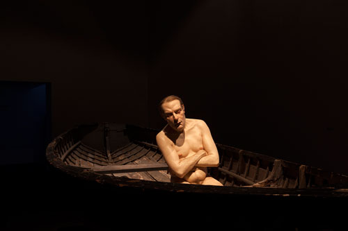 Ron Mueck. Man in a Boat, 2002. Mixed media, 159 x 138 x 425.5 cm. Anthony d’Offay, London. Photograph: Isabella Matheus.