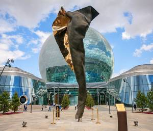 Among Expo 2017’s vast complex of pavilions stands Andrew Rogers’ I AM–ENERGY. A sculptural feat of engineering, it spirals triumphantly upwards to more than 10 metres, confronting visitors like a graceful ballerina en pointe