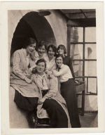 Students in the Hen Run, c1914. Glasgow School of Art Archives & Collections.