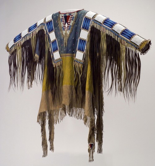Man’s Shirt, 1865. Oglala Lakota (Teton Sioux) artists, South Dakota. Native tanned leather, pigment, human hair, horsehair, glass beads, porcupine quills, 58 x 42 ½ in (147.3 x 108 cm). Cody (Wyoming), Buffalo Bill Center of the West, Collection Adolf Spohr, gift of Larry Sheerin. Photograph: Buffalo Bill Center of the West. (Cat.72).