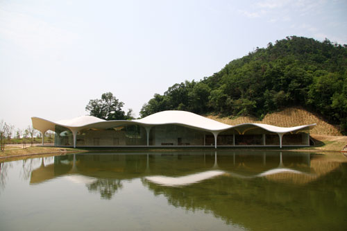 Crematorium Meiso no Mori Municipal Funeral Hall. Architect: Toyo Ito.