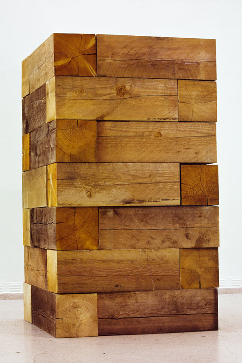 Carl Andre. Timber Piece (Well), (1964/1970), Museum Ludwig. Courtesy of Rheinisches Bildarchiv Köln.